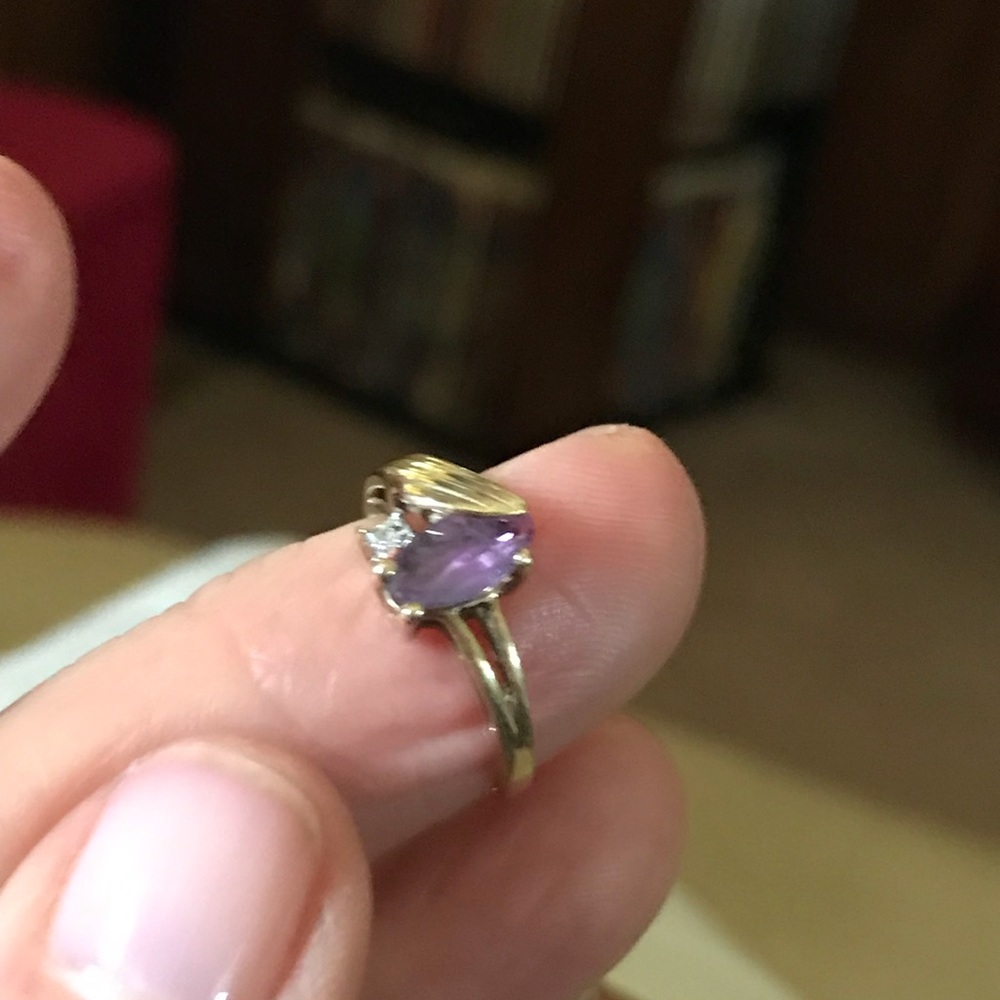 Beautiful 10k yellow ring - Picture 2 of 4
